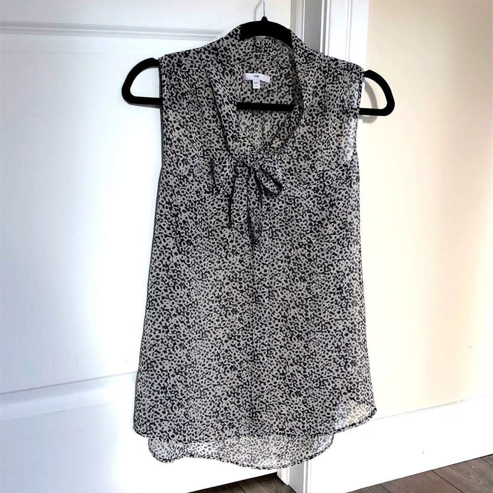 Slightly sheer sleeveless button-up